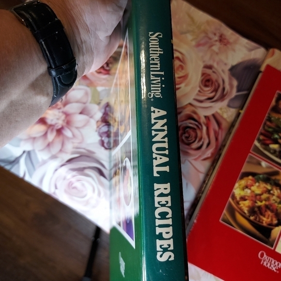 2 Southern living cookbooks 1999 Annual recipes and 1998 annual recipes - Picture 6 of 16
